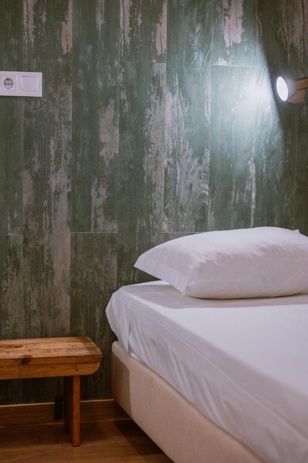 The Lx Hill Hostel Lisbon Exterior photo