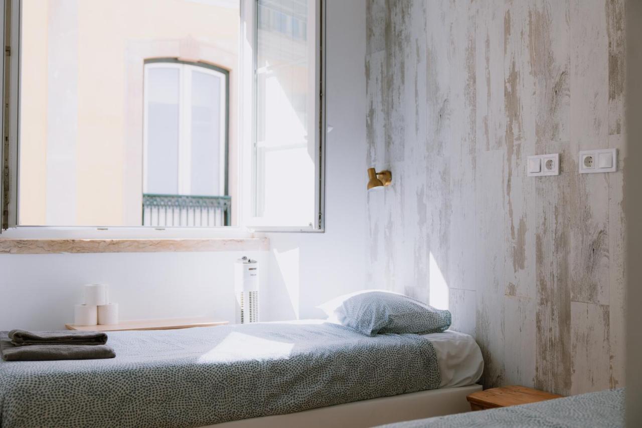 The Lx Hill Hostel Lisbon Exterior photo