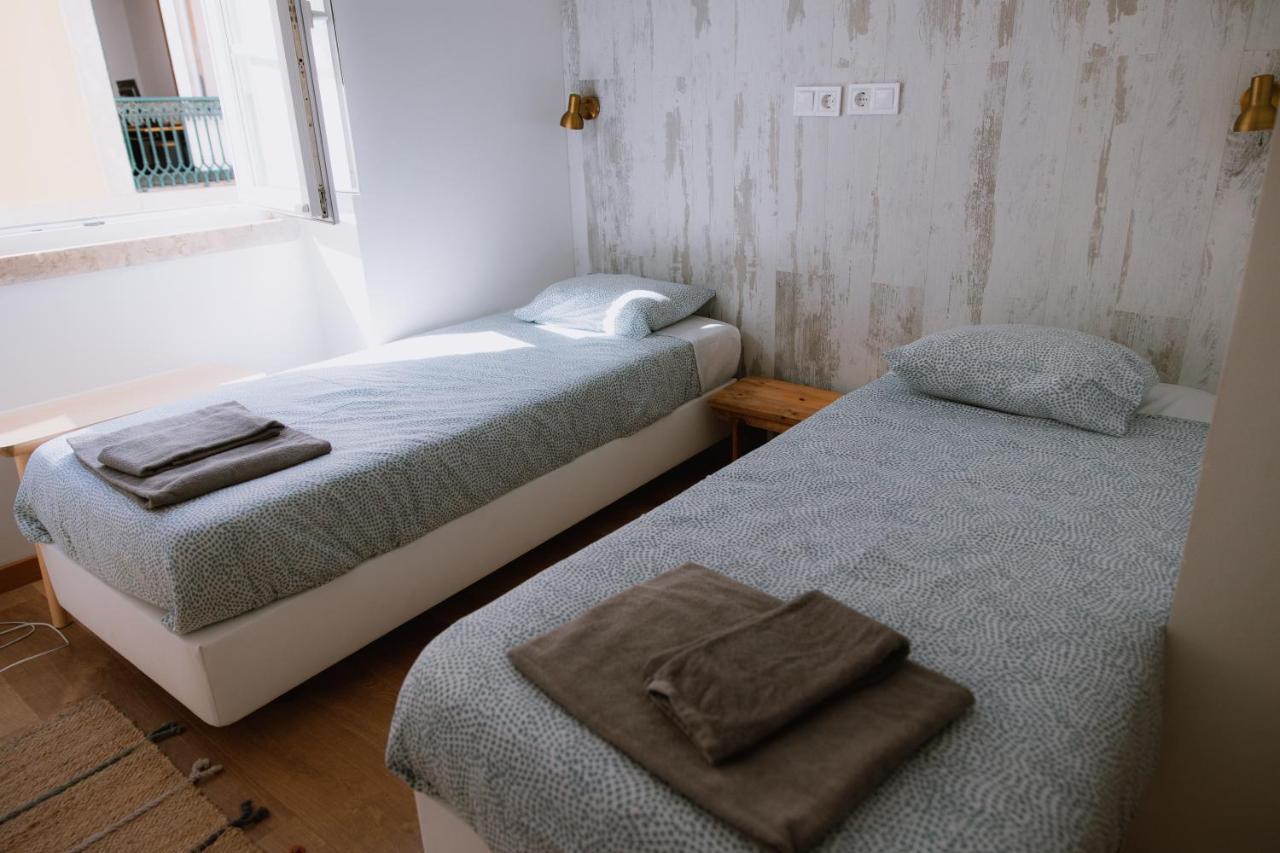 The Lx Hill Hostel Lisbon Exterior photo