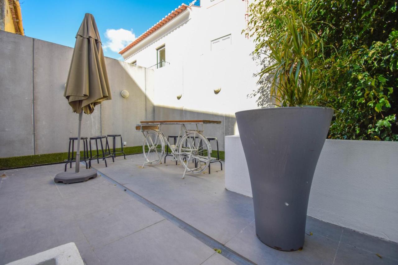 The Lx Hill Hostel Lisbon Exterior photo