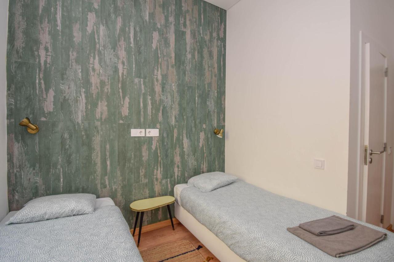 The Lx Hill Hostel Lisbon Exterior photo